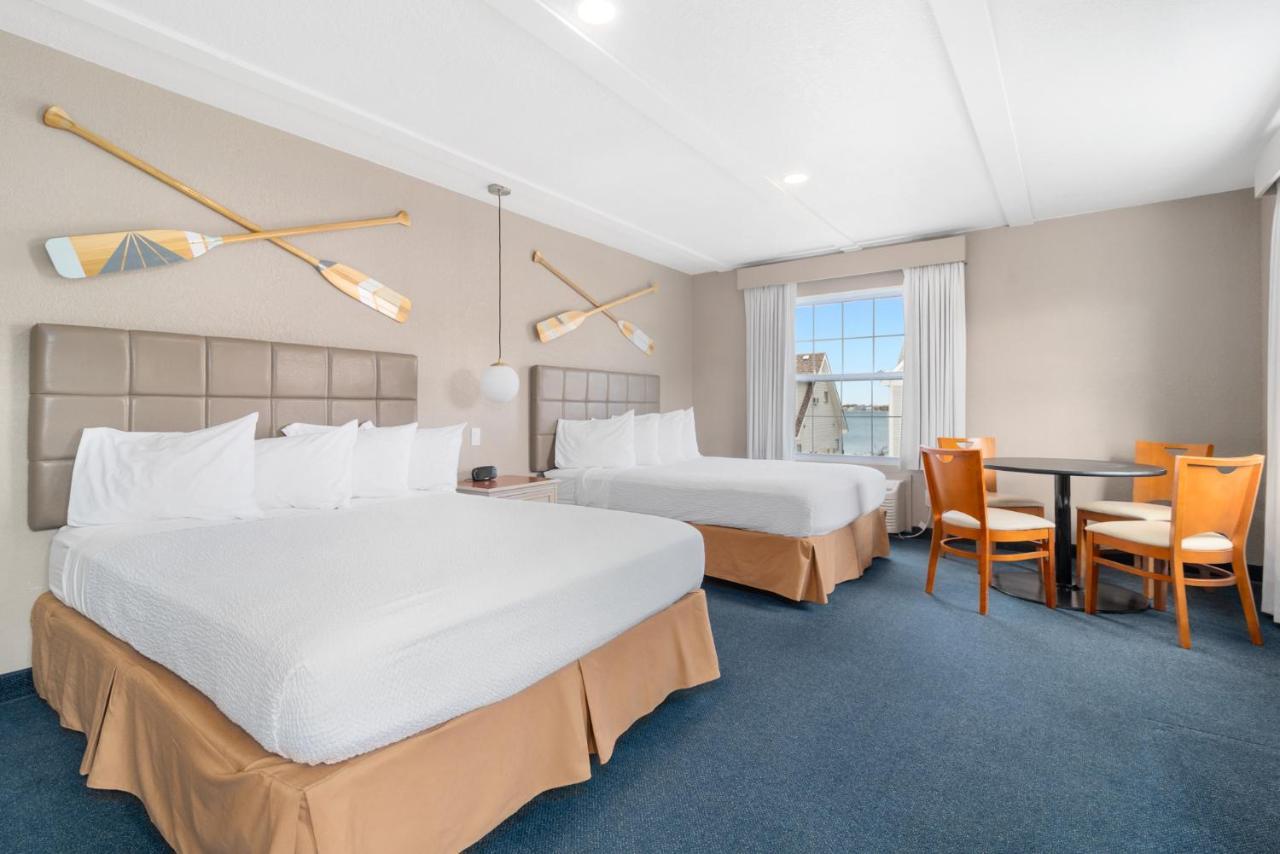 Clearwater Lakeshore Motel マッキノー・シティ エクステリア 写真