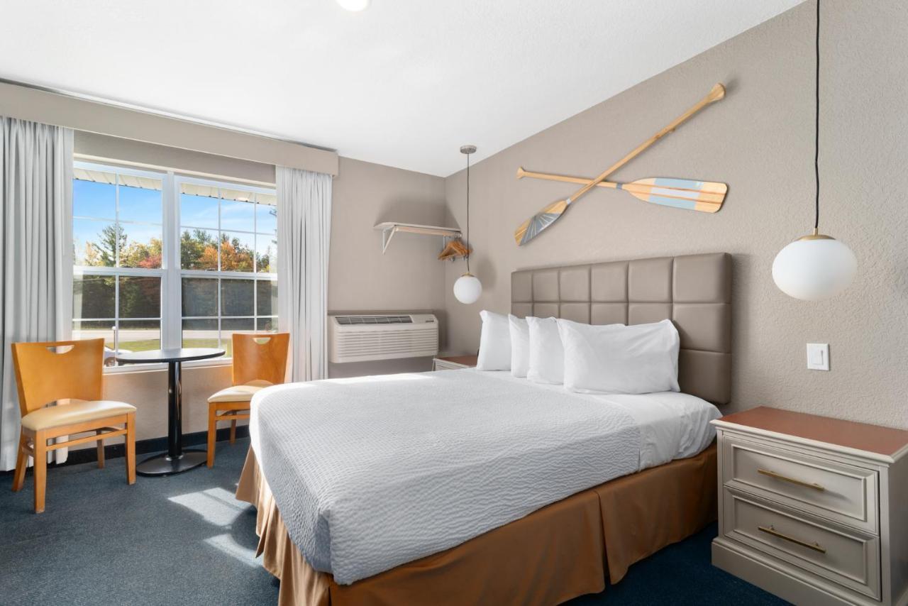 Clearwater Lakeshore Motel マッキノー・シティ エクステリア 写真