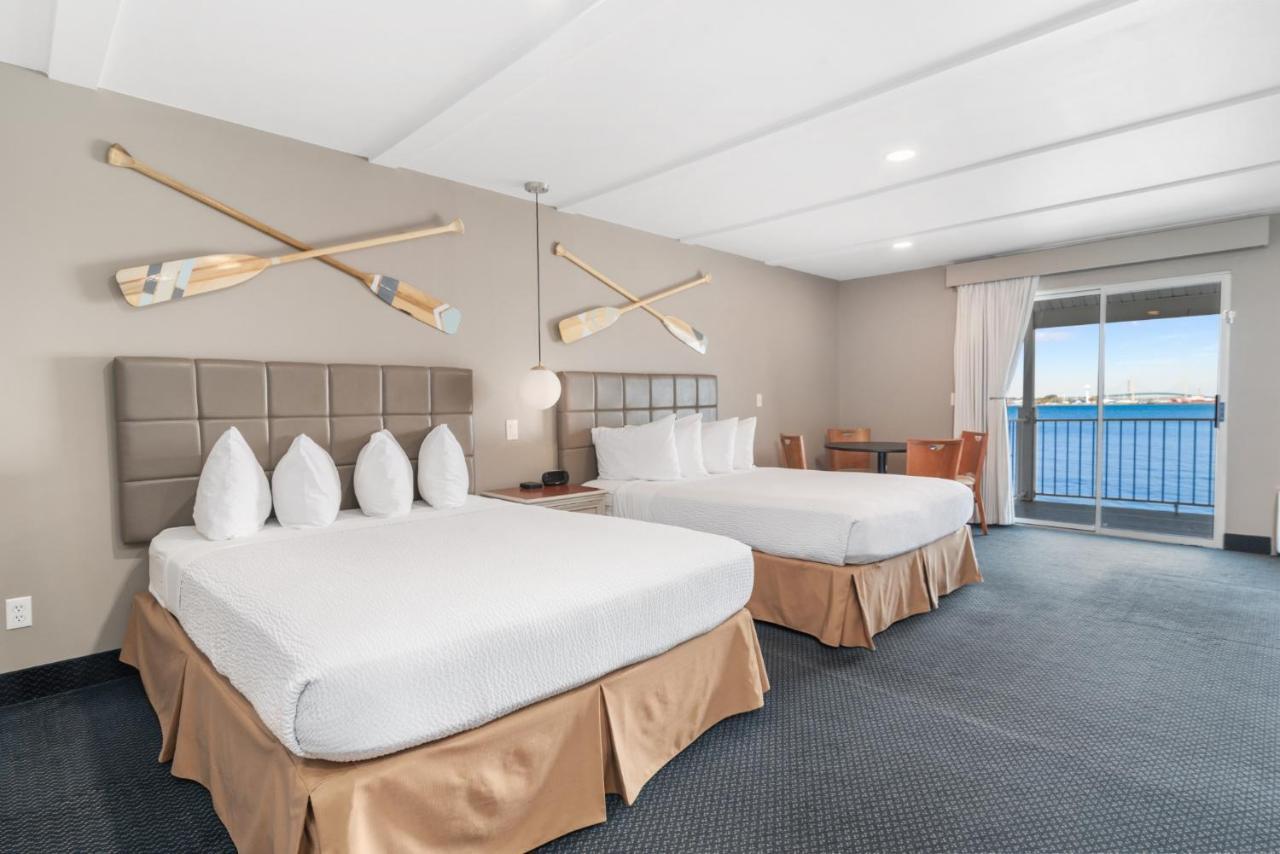 Clearwater Lakeshore Motel マッキノー・シティ エクステリア 写真