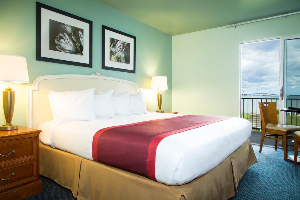 Clearwater Lakeshore Motel マッキノー・シティ エクステリア 写真